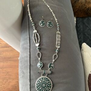 Elegant Green and Silver Necklace Set